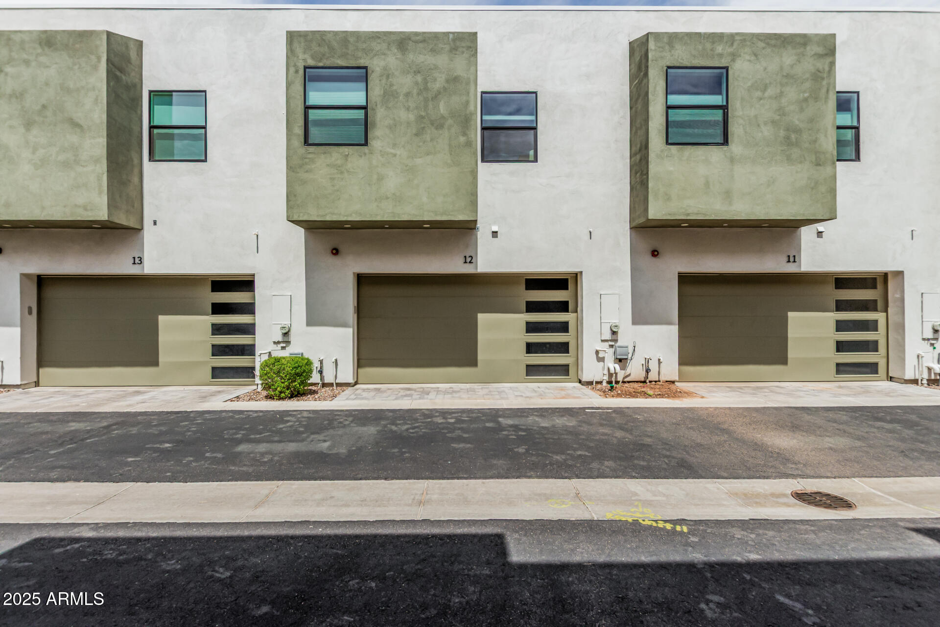 5151 North 13th Place, Unit 12 Phoenix, AZ 85014 - Photo 4 of 31 a front view of a house with a yard and a garage