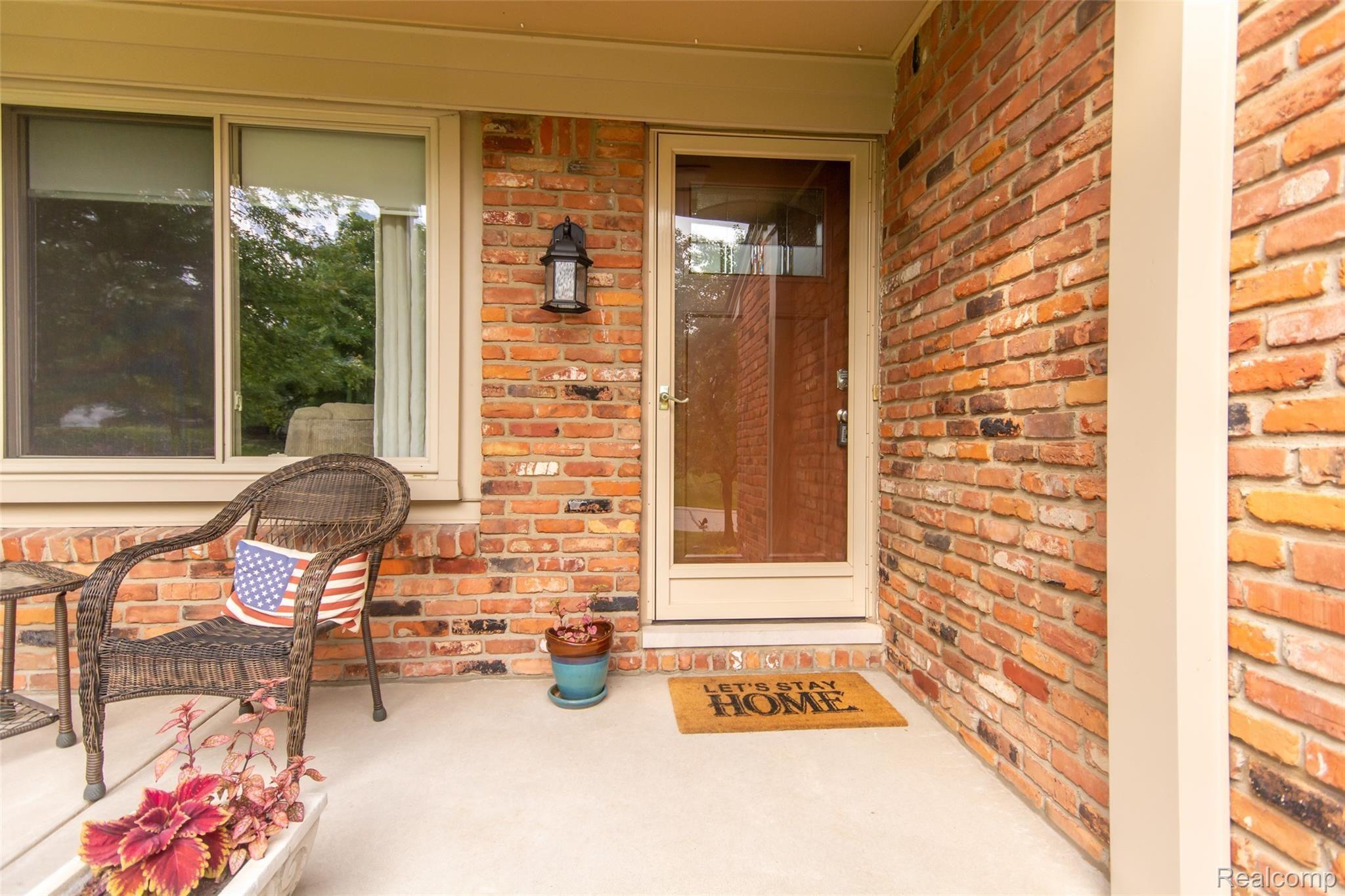 1460 Deerhurst Lane Rochester, MI 48307 - Photo 2 of 30 DSC_0002.jpg