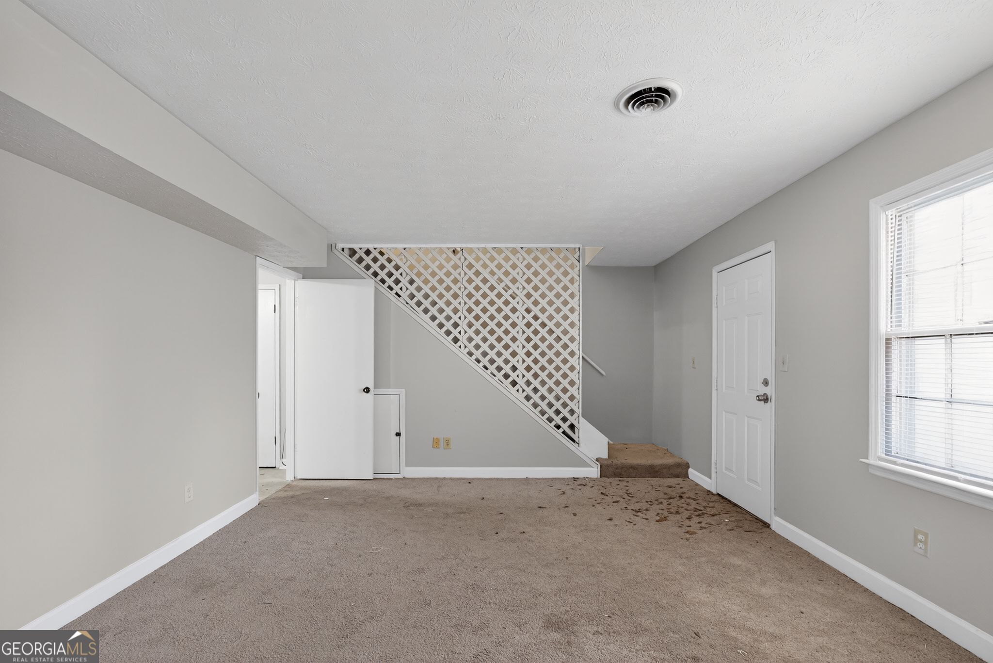 2653 Lester Street Atlanta, GA 30344 - Photo 6 of 34 an empty room with windows