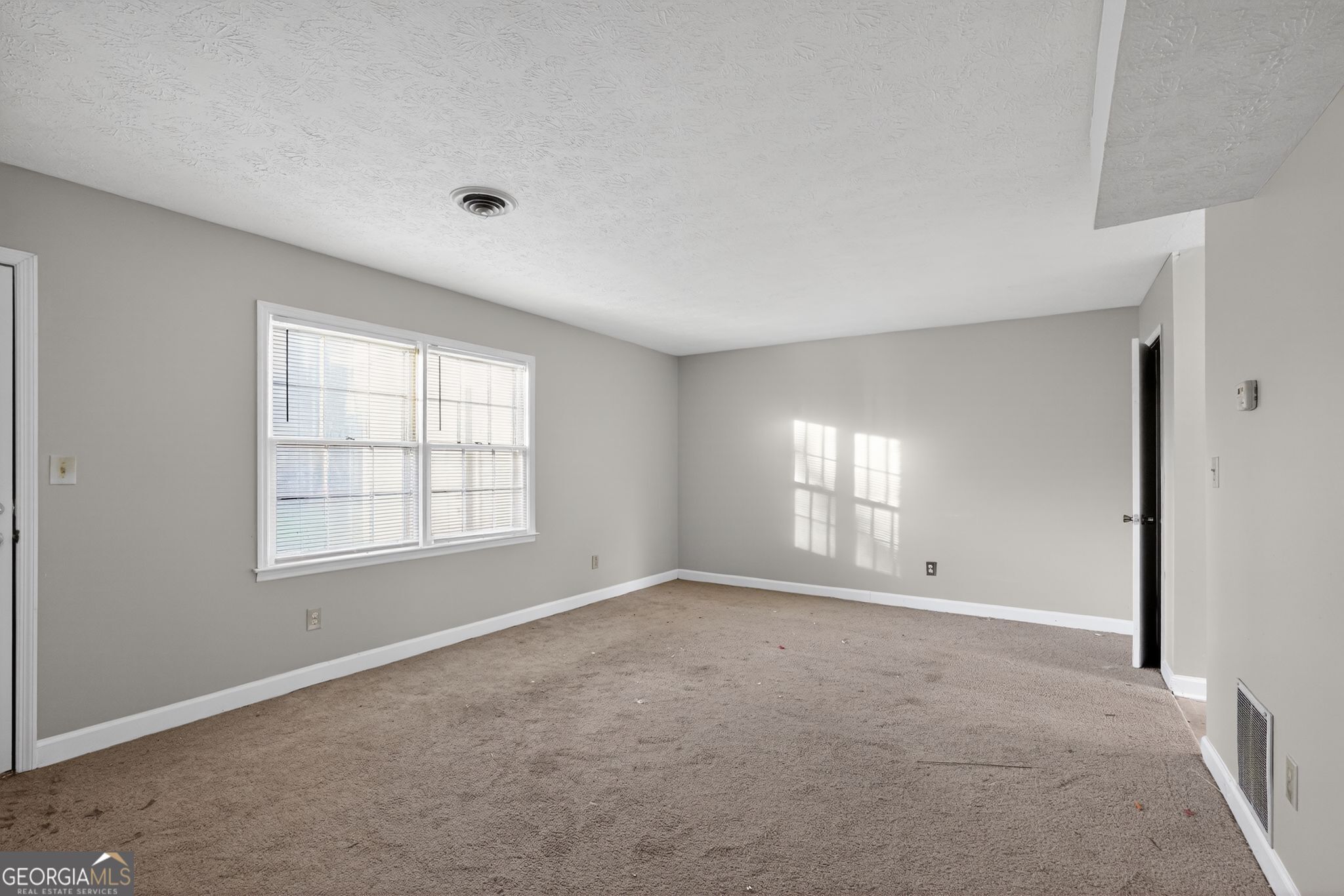 2653 Lester Street Atlanta, GA 30344 - Photo 9 of 34 an empty room with a empty space and windows