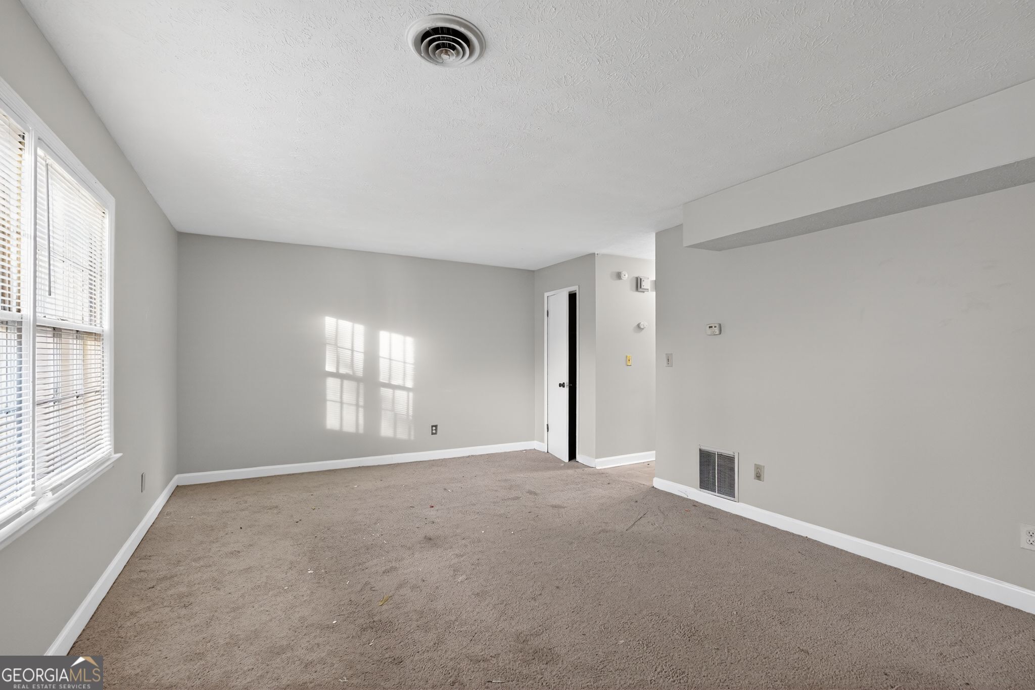2653 Lester Street Atlanta, GA 30344 - Photo 10 of 34 an empty room with windows and closet