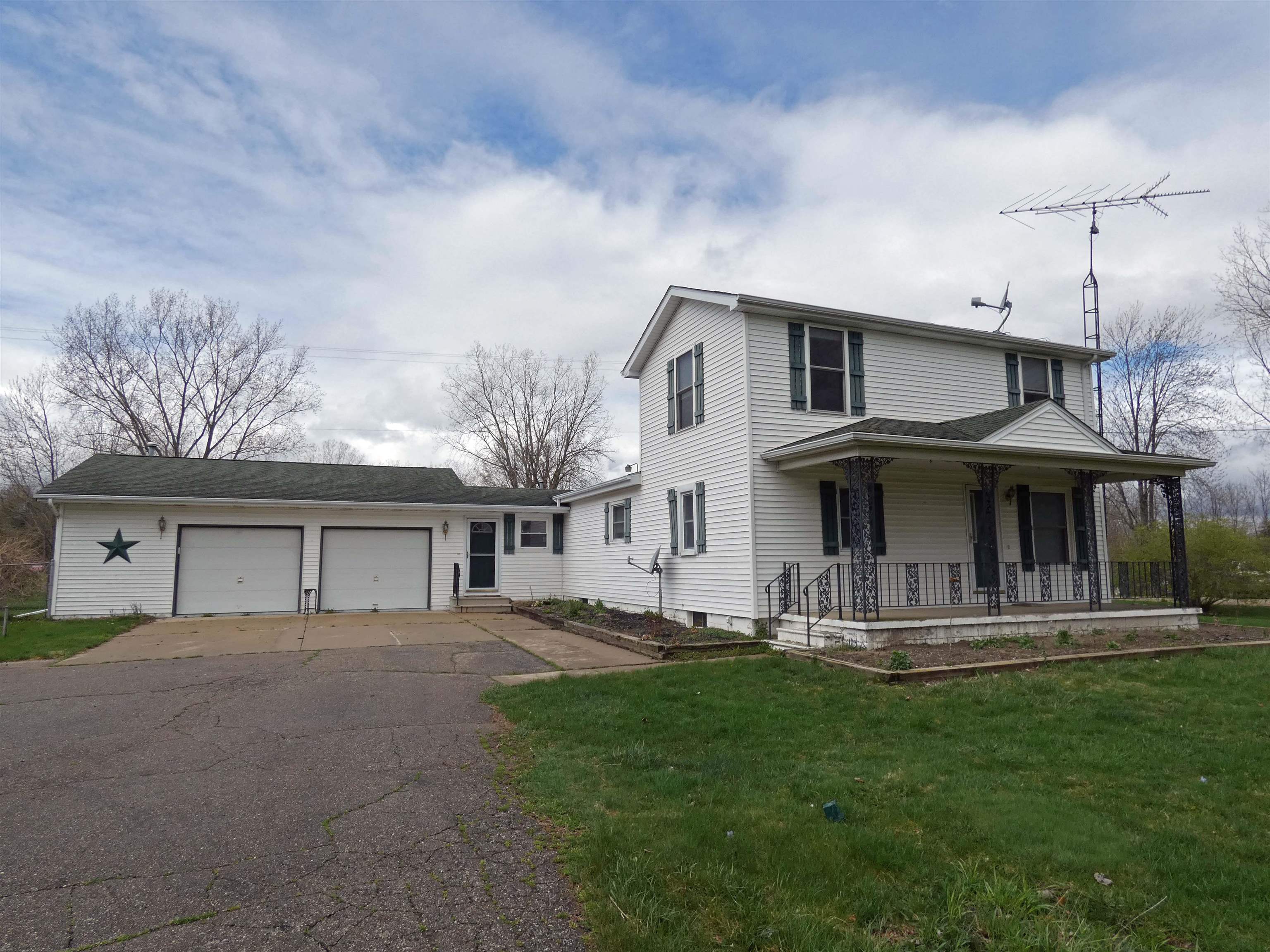 8117 Reed Road New Lothrop, MI 48460 - Photo 3 of 41 50106091-2.JPG