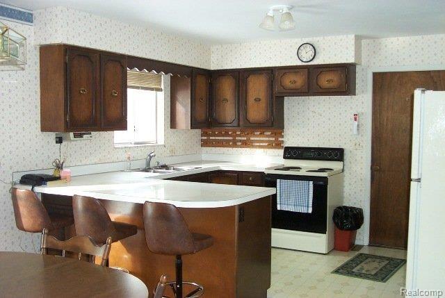 5857 Bullard Road Fenton, MI 48430 - Photo 2 of 17 Bullard Kitchen