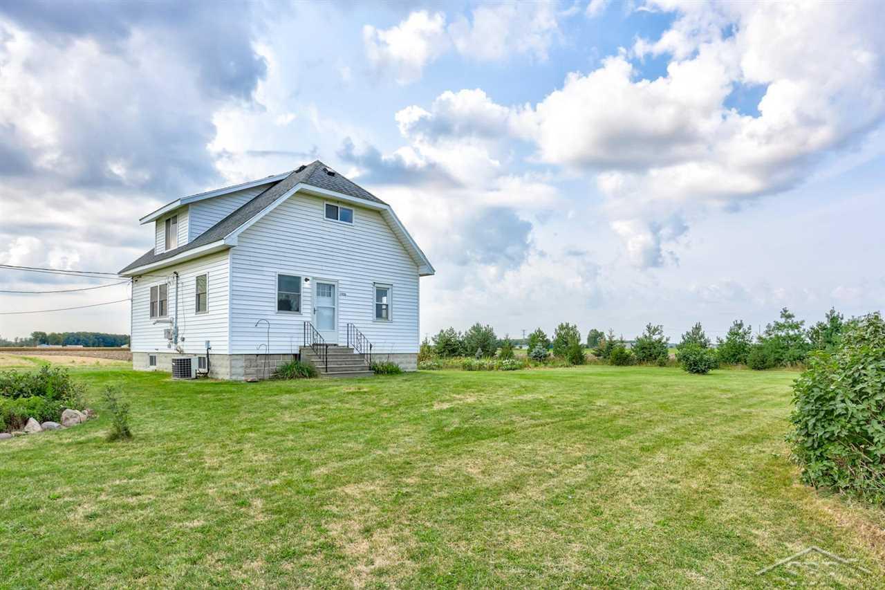 14655 Roosevelt Road Hemlock, MI 48626 - Photo 4 of 29 50055081-3.JPG