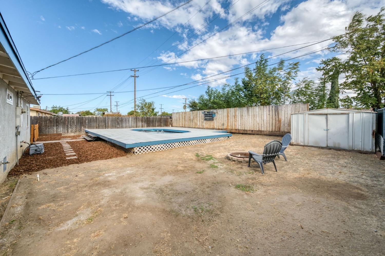 2607 Crescent Avenue Clovis, CA 93612 - Photo 26 of 26 a view of a backyard