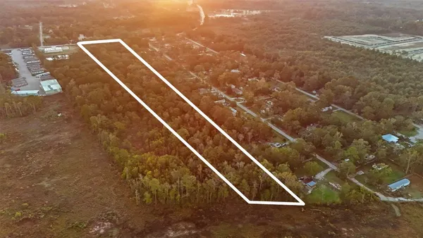 a view of a tennis court