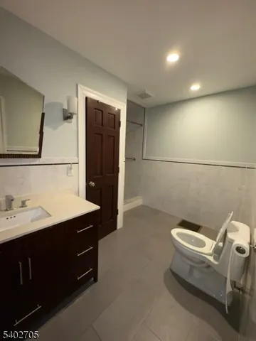 $4,950 | 159 Bellevue Avenue, Montclair, NJ 07043