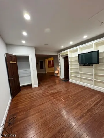 $4,950 | 159 Bellevue Avenue, Montclair, NJ 07043