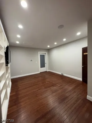 $4,950 | 159 Bellevue Avenue, Montclair, NJ 07043