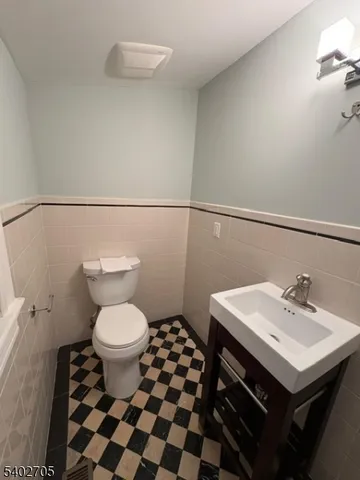 $4,950 | 159 Bellevue Avenue, Montclair, NJ 07043