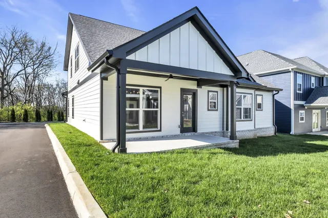 a view of a back yard of the house