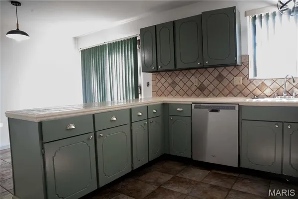 $214,900 | 1618 Ventnor Place, Florissant, MO 63031