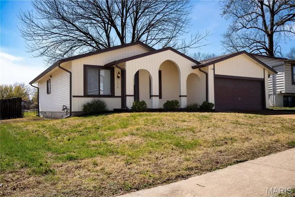 $214,900 | 1618 Ventnor Place, Florissant, MO 63031