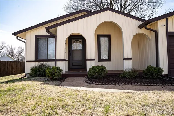 $214,900 | 1618 Ventnor Place, Florissant, MO 63031