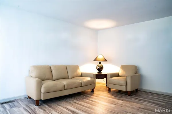 $214,900 | 1618 Ventnor Place, Florissant, MO 63031