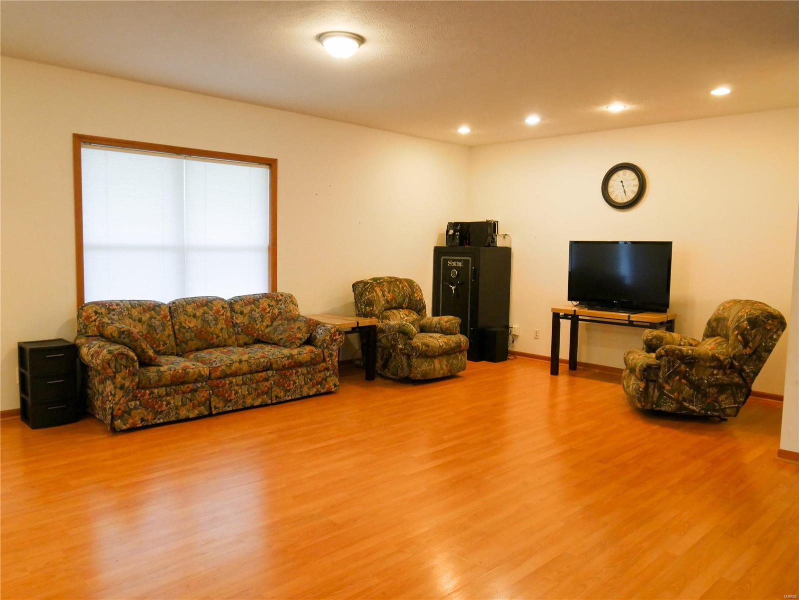 909 Pokey Road Pocahontas, IL 62275 - Photo 3 of 27 Gallery Image 3