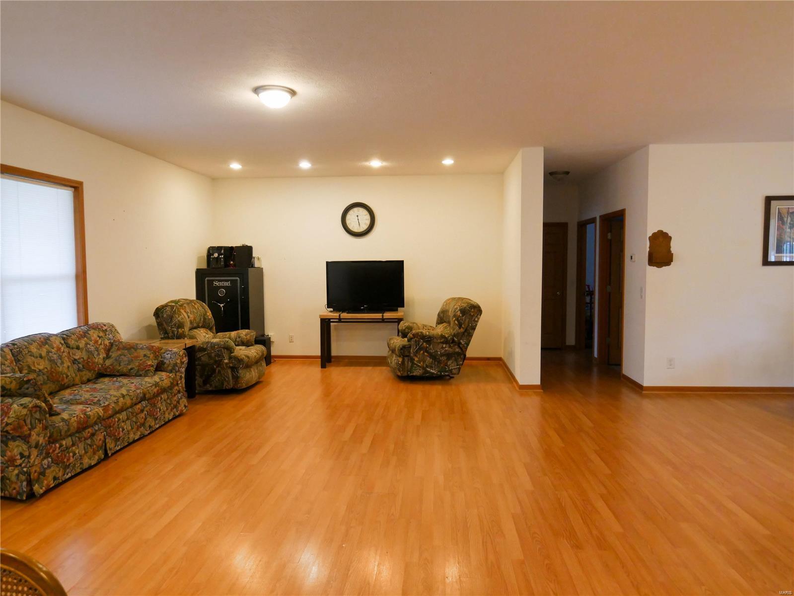 909 Pokey Road Pocahontas, IL 62275 - Photo 4 of 27 Gallery Image 4