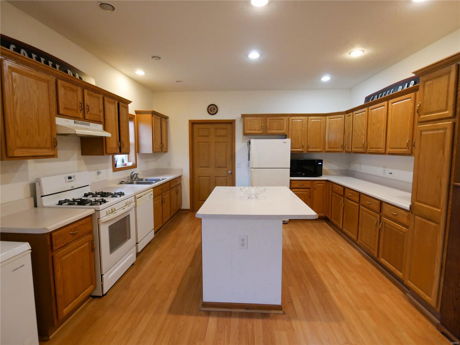 909 Pokey Road Pocahontas, IL 62275 - Photo 8 of 27 Gallery Image 8