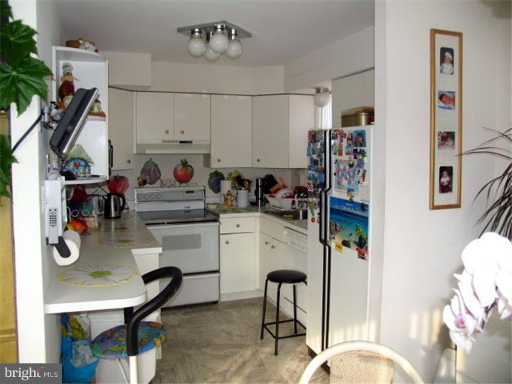 10778 Lockart Road Philadelphia, PA 19116 - Photo 2 of 25 Gallery Image 2
