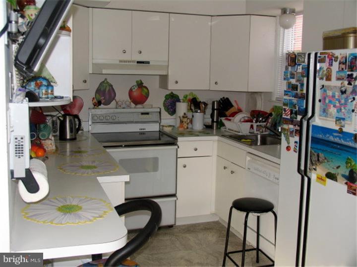 10778 Lockart Road Philadelphia, PA 19116 - Photo 3 of 25 Gallery Image 3
