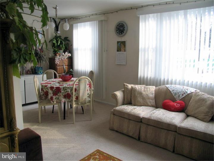 10778 Lockart Road Philadelphia, PA 19116 - Photo 4 of 25 Gallery Image 4