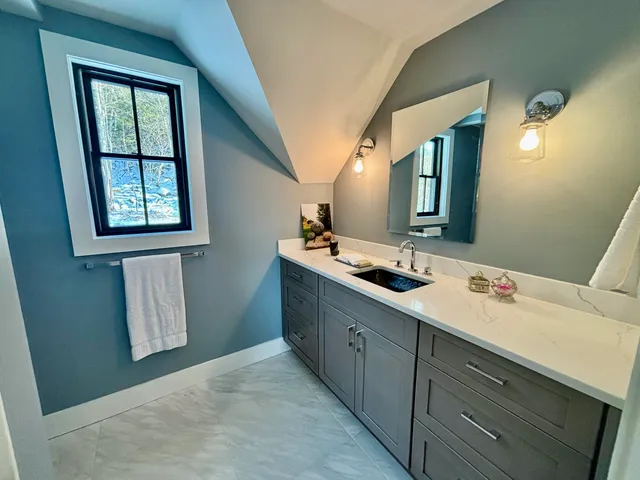 $1,279,000 | 46 Atlantic Avenue, Vinalhaven, ME 04863