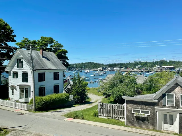 $1,279,000 | 46 Atlantic Avenue, Vinalhaven, ME 04863