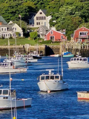 $1,279,000 | 46 Atlantic Avenue, Vinalhaven, ME 04863