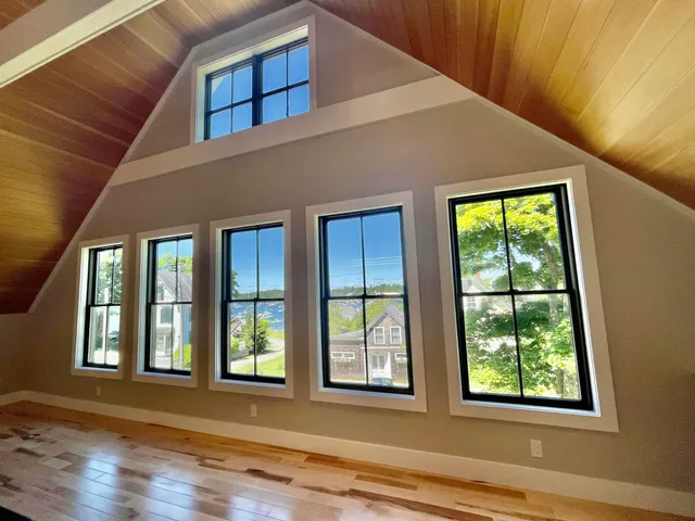 $1,279,000 | 46 Atlantic Avenue, Vinalhaven, ME 04863
