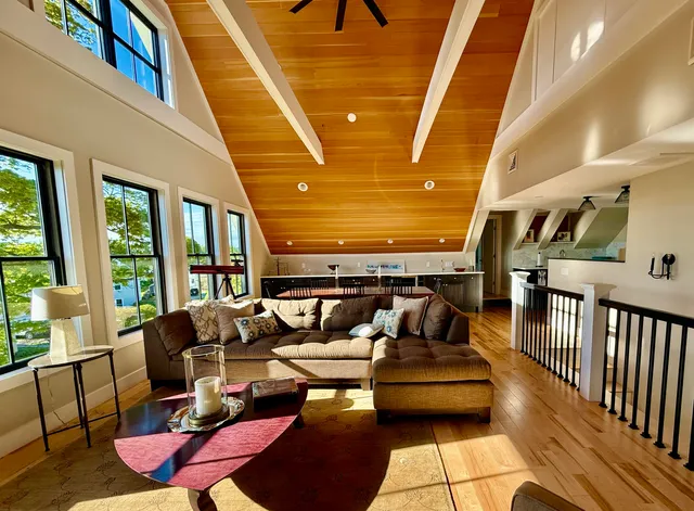 $1,279,000 | 46 Atlantic Avenue, Vinalhaven, ME 04863