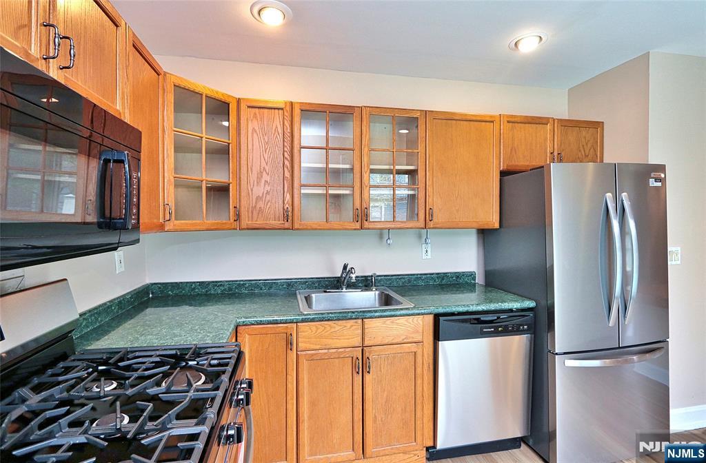 44 Christopher Street, Unit 2 Montclair, NJ 07042 - Photo 23 of 45