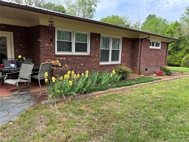 $370,000 | 2788 Fuller Mill Road North, Thomasville, NC 27360