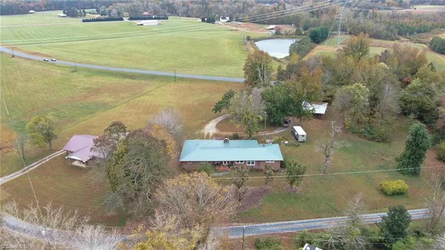 $370,000 | 2788 Fuller Mill Road North, Thomasville, NC 27360