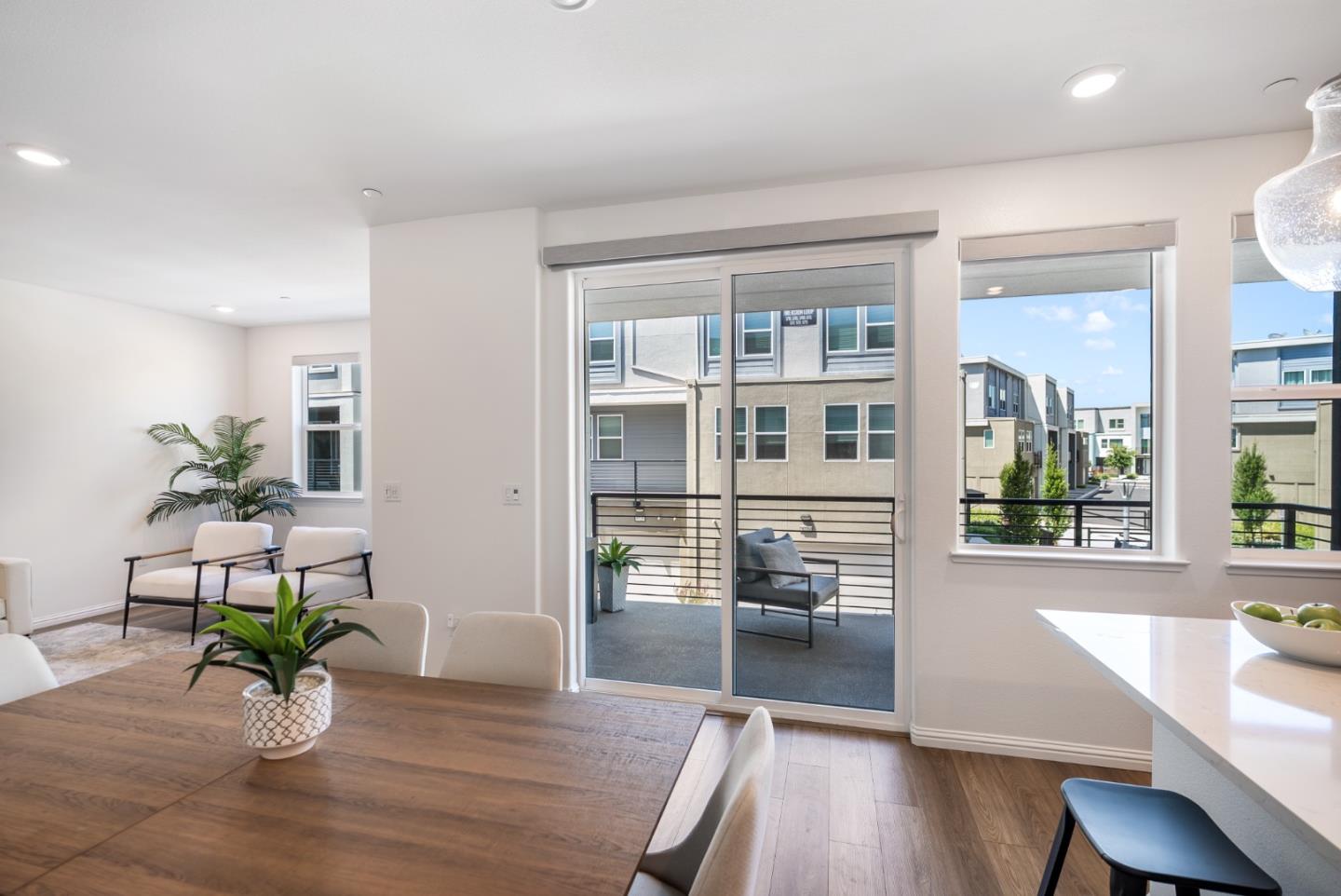 5724 Immersion Loop San Jose, CA 95119 - Photo 8 of 24 a living room with furniture and a potted plant
