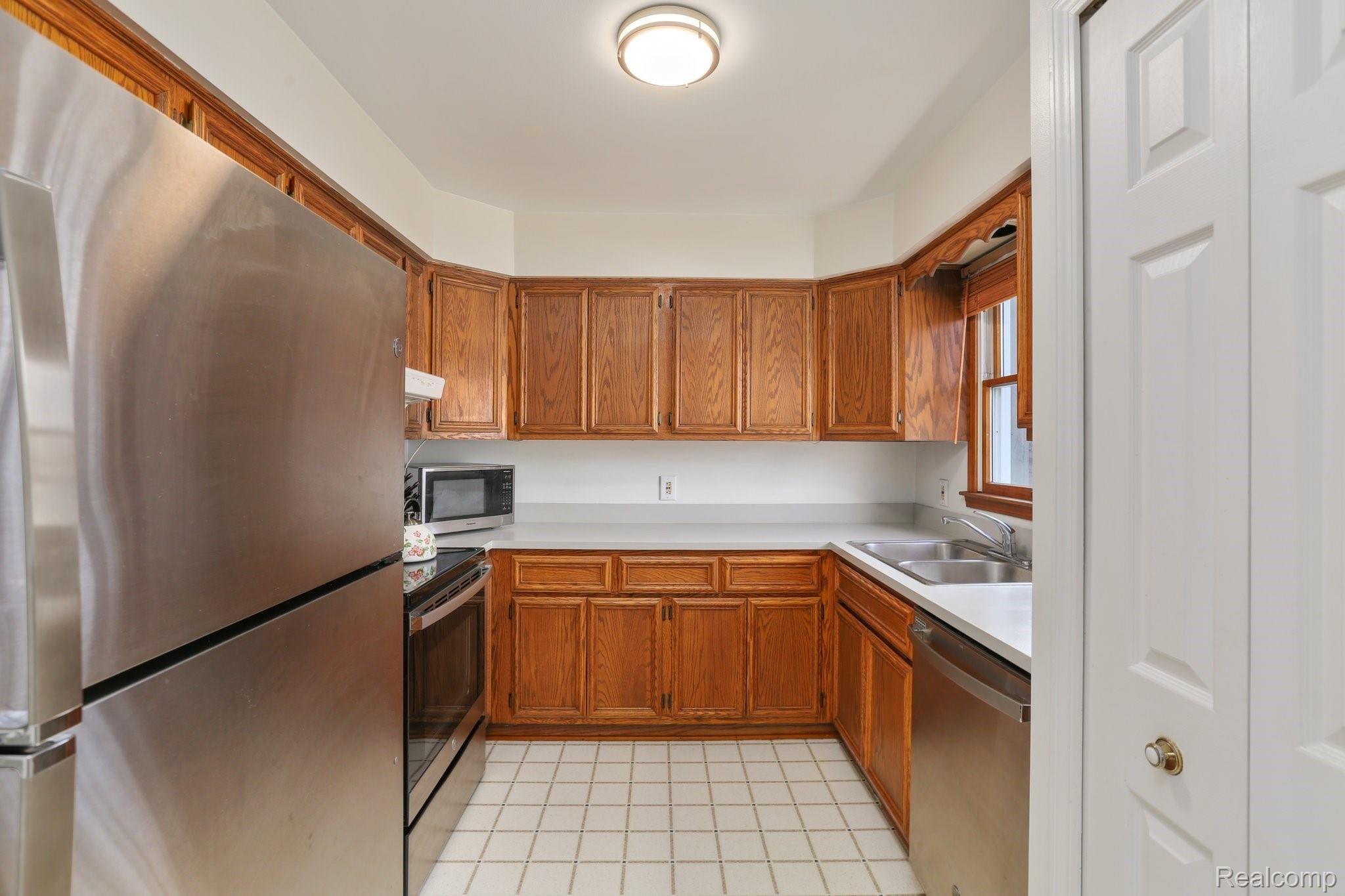 4412 South Rochester Road Royal Oak, MI 48073 - Photo 6 of 31 4412 Rochester Road - 14.jpg