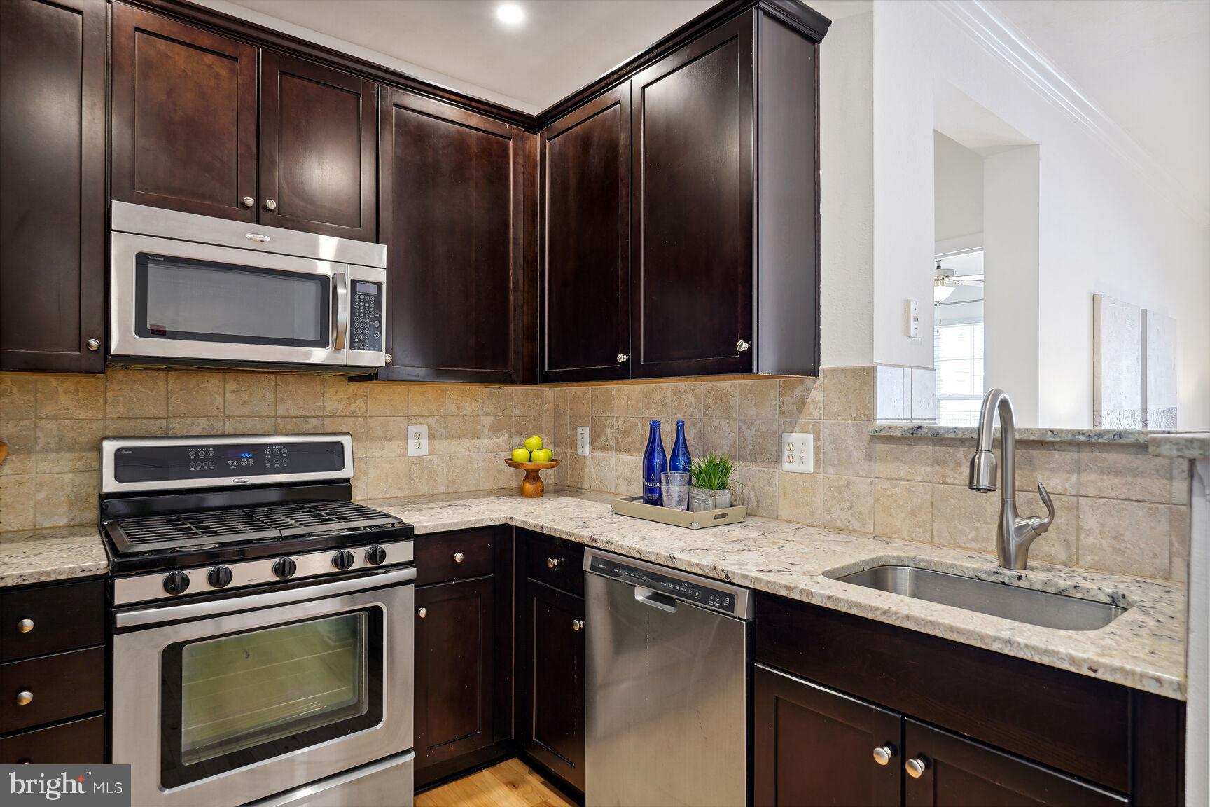 11750 Old Georgetown Road, Unit 2314 Rockville, MD 20852 - Photo 18 of 45 Kitchen built in microwave