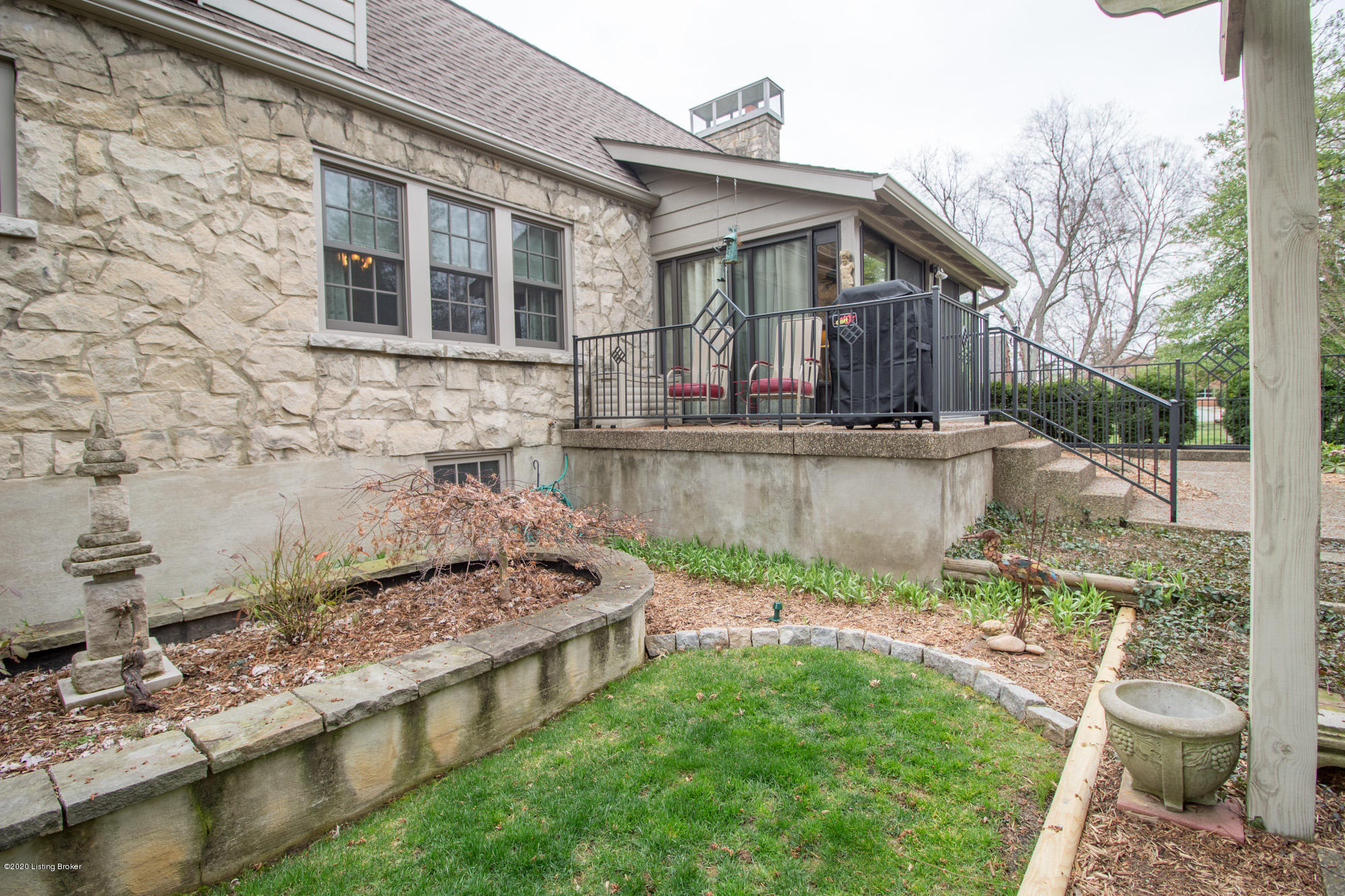 518 Emery Road Louisville, KY 40206 - Photo 26 of 31 View looking towards sunroom and grill space!