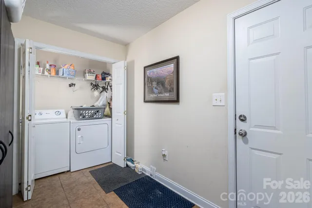 $465,000 | 104 Lakewood Drive, Kings Mountain, NC 28086