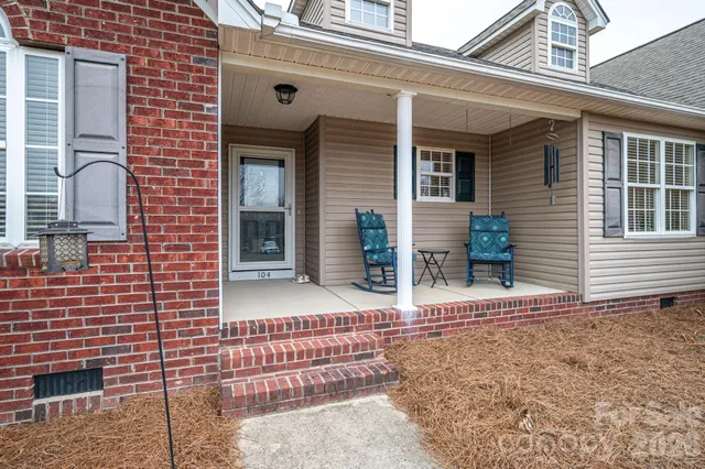 $465,000 | 104 Lakewood Drive, Kings Mountain, NC 28086
