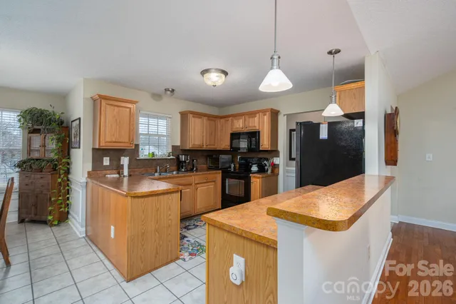 $465,000 | 104 Lakewood Drive, Kings Mountain, NC 28086