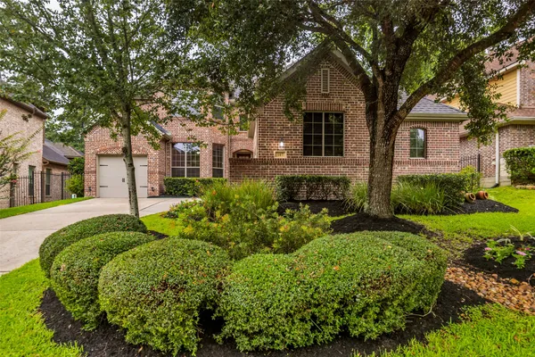 $774,000 | 107 North Almondell Circle, The Woodlands, TX 77354