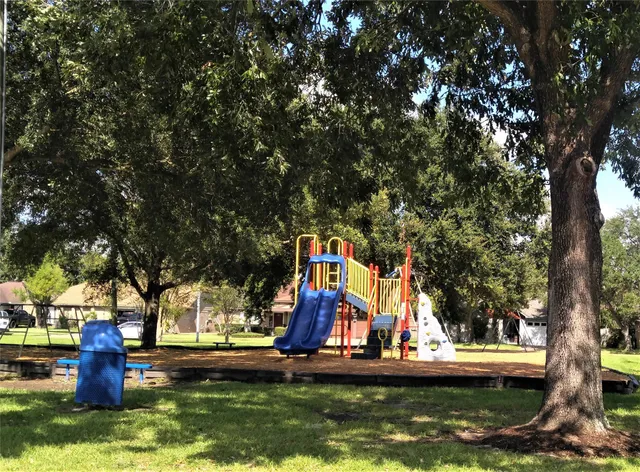 $1,950 | 3806 Pecan Circle, La Porte, TX 77571