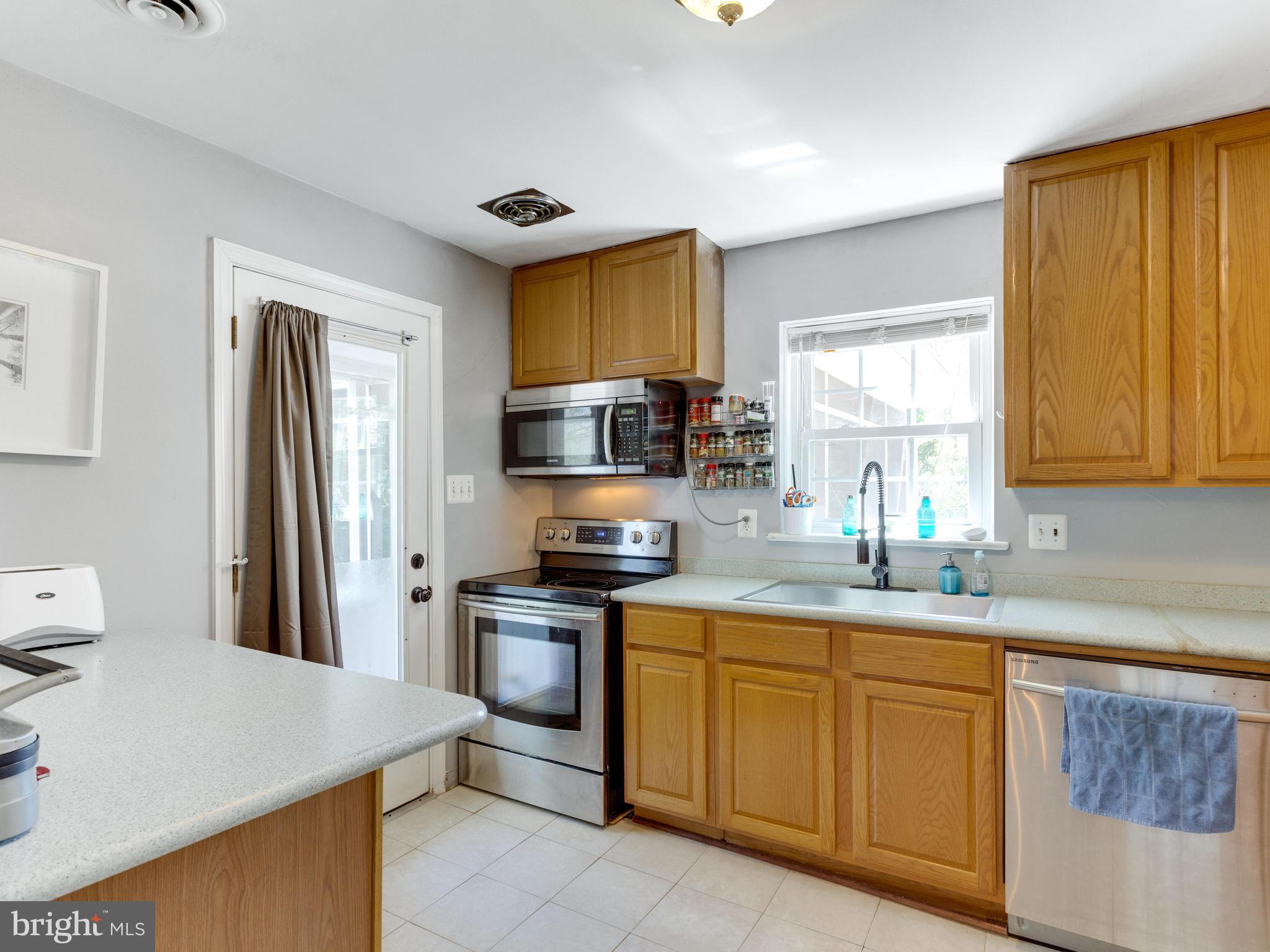 9016 Stark Road Annandale, VA 22003 - Photo 17 of 30 Kitchen