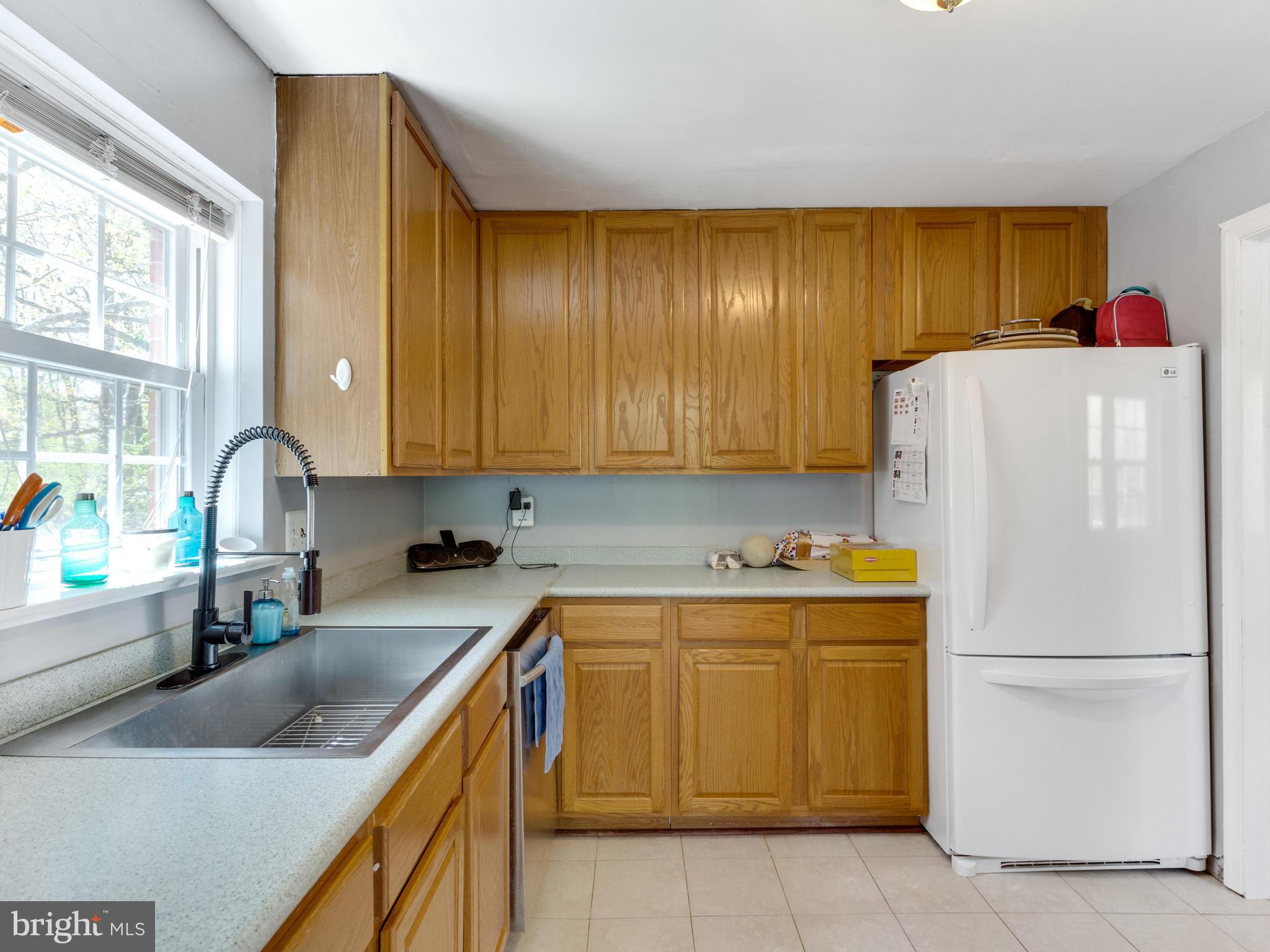 9016 Stark Road Annandale, VA 22003 - Photo 18 of 30 Kitchen