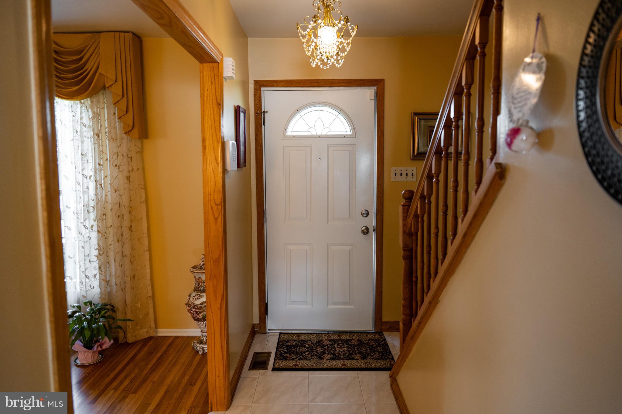 2556 Pettit Road Pennsauken, NJ 08109 - Photo 11 of 48 Front foyer
