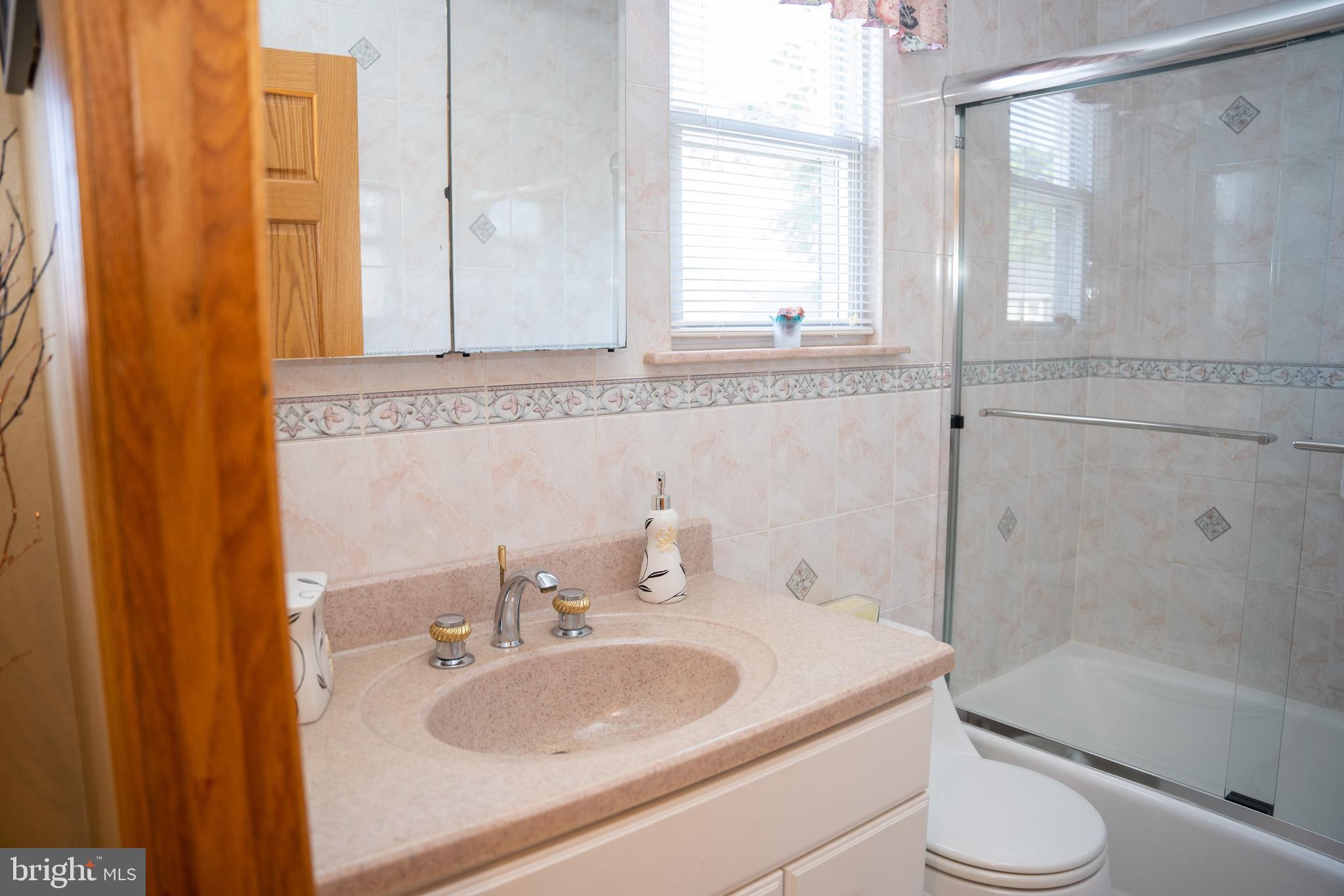2556 Pettit Road Pennsauken, NJ 08109 - Photo 36 of 48 Upstairs Full Bath