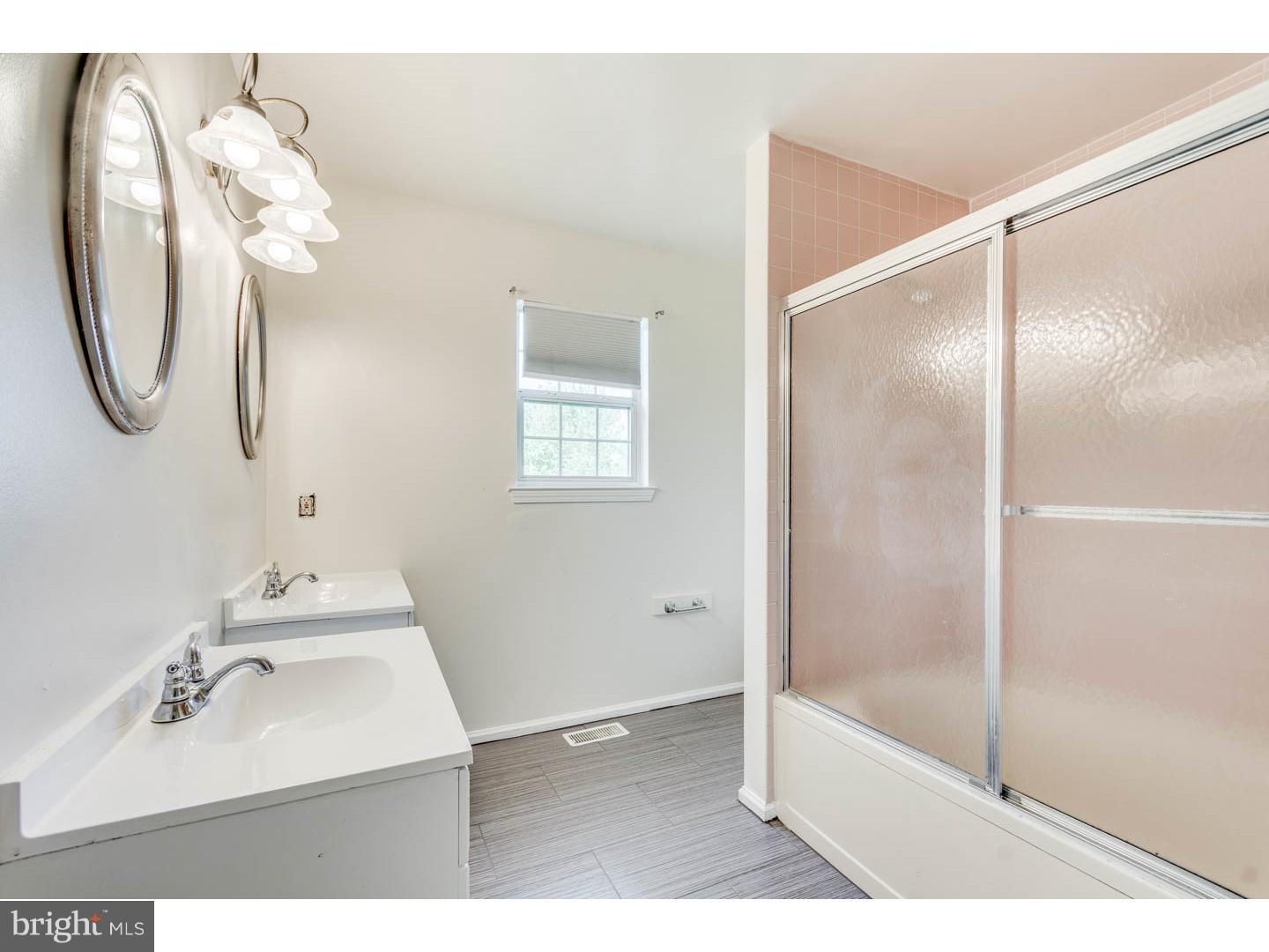 730 Rutland Court Sewell, NJ 08080 - Photo 5 of 24