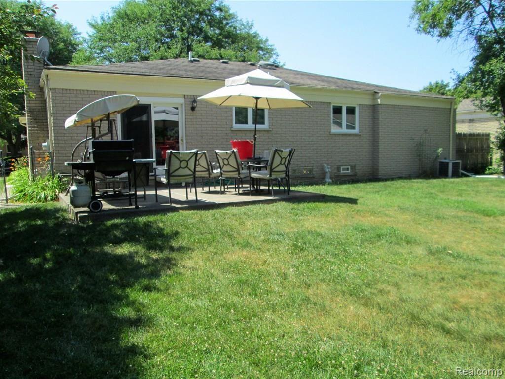 337 Buckingham Road Canton, MI 48188 - Photo 3 of 34 backof home.jpg