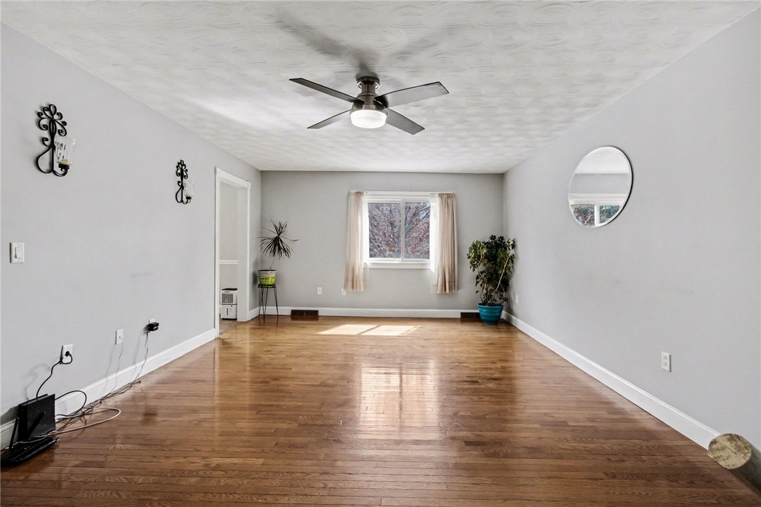 1333 Whitney Road Ontario, NY 14519 - Photo 4 of 31