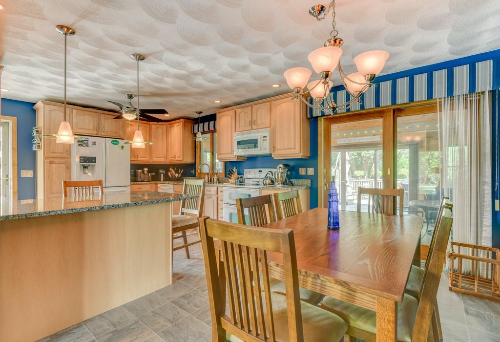11 Chestnut Hill Road Middletown, RI 02842 - Photo 11 of 43 Gallery Image 11